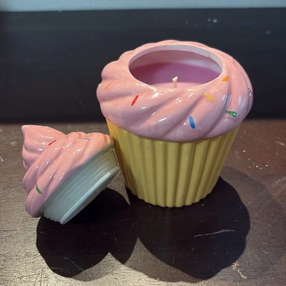 Kirklands Pink Strawberry Cupcake Shaped Jar Candle - Picture 5 of 8